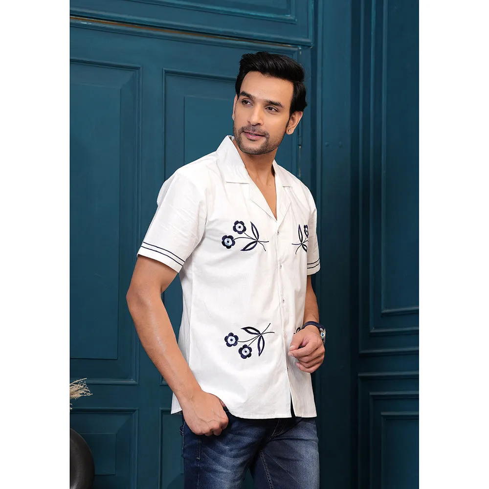 Hatheli Men White Embroidered Spread Collar Pure Cotton Casual Shirt