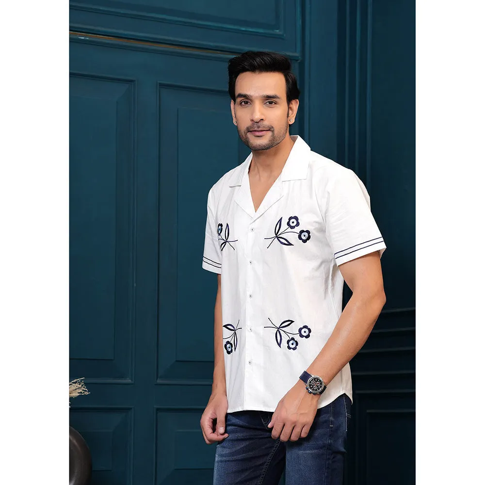 Hatheli Men White Embroidered Spread Collar Pure Cotton Casual Shirt