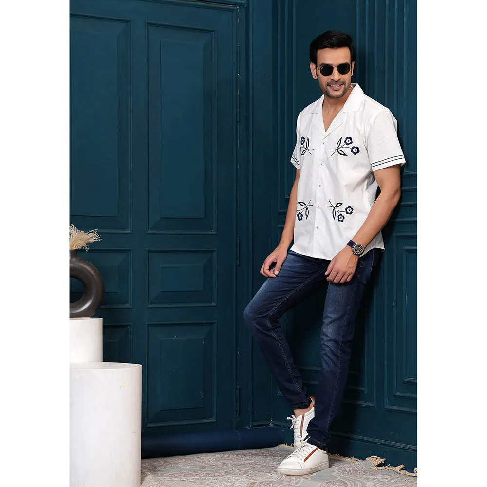 Hatheli Men White Embroidered Spread Collar Pure Cotton Casual Shirt