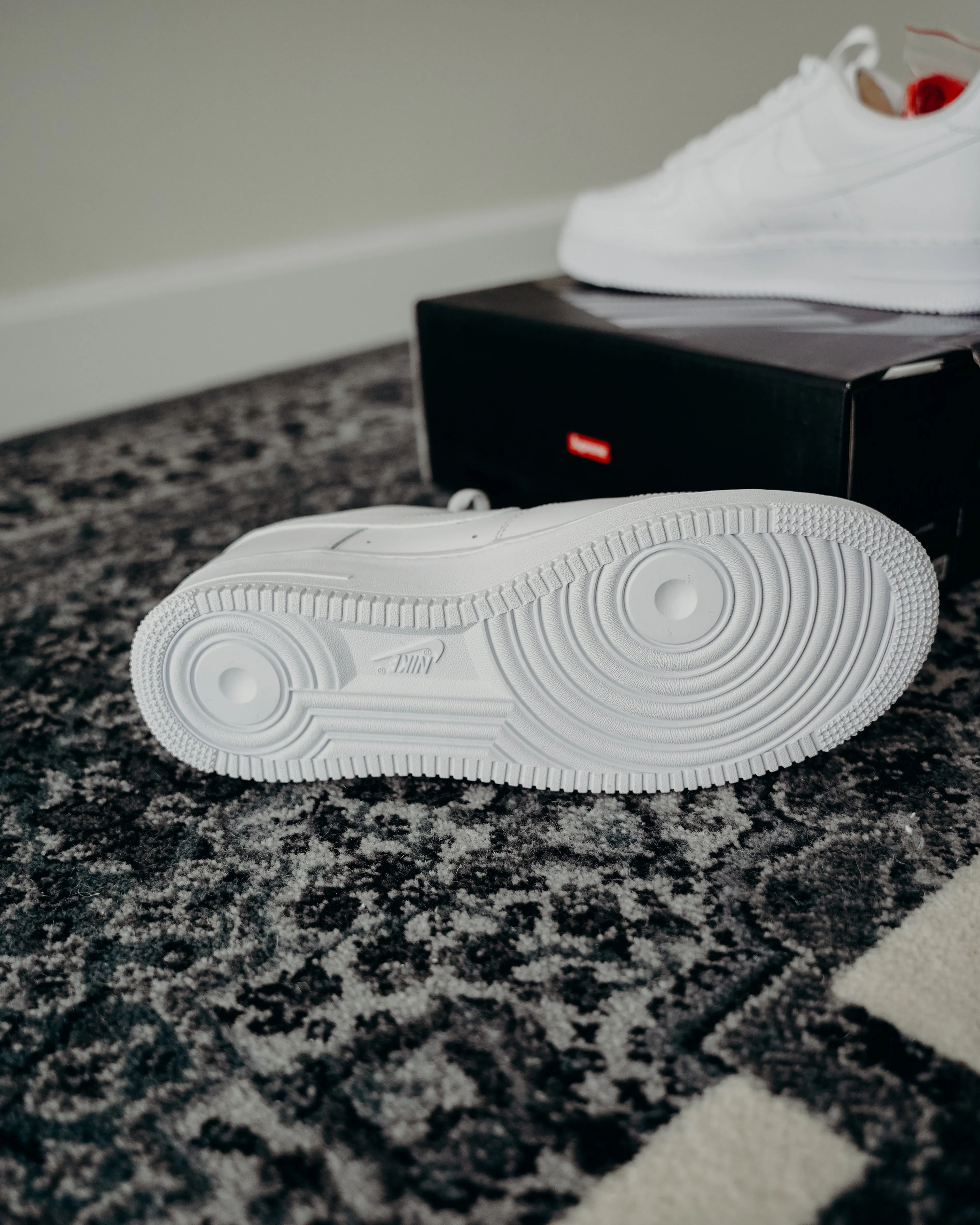 Nike Air Force 1 Low Supreme White Sz 11
