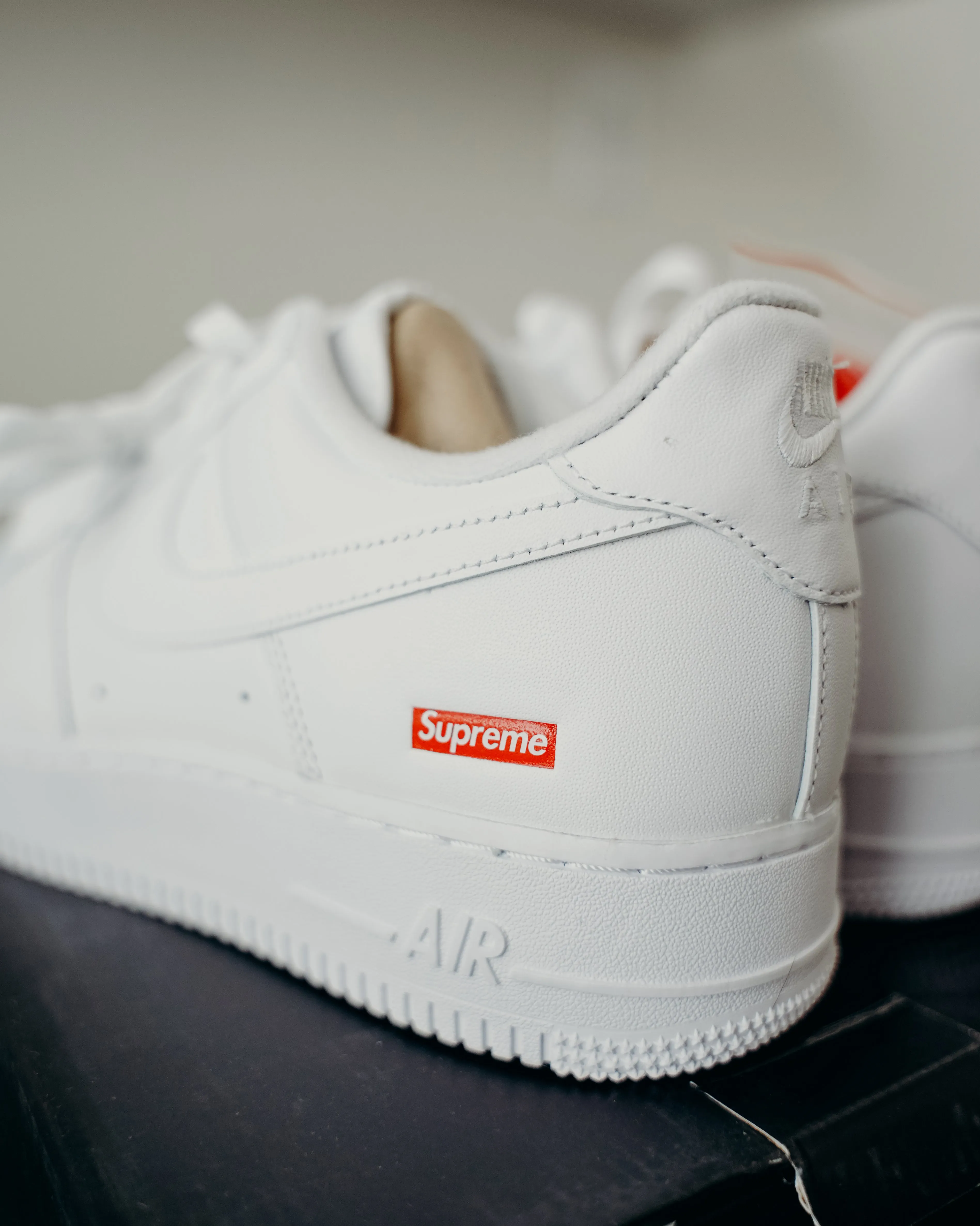 Nike Air Force 1 Low Supreme White Sz 11